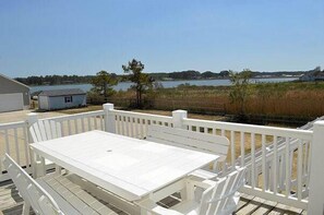 Outdoor dining - Channel Breeze - Water View - Fenced in Backyard NO LINENS OR TOWELS PROVIDED (Chincoteague)