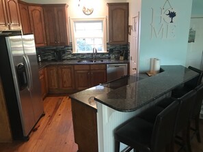 Fridge, microwave, oven, stovetop - Luxury Estate Living on five acres with a pool minutes from Downtown Beaufort (Beaufort)