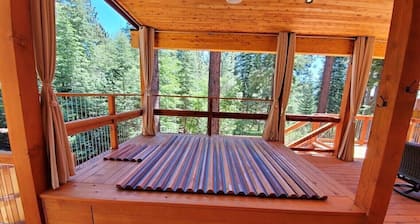 “Bearadise” A/C- HotTub- Decks-Shuffleboard- peaceful and serene.