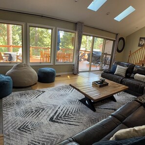 Interior - “Bearadise” A/C- HotTub- Decks-Shuffleboard- peaceful and serene. (IVGID)