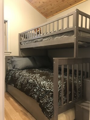 2 bedrooms, WiFi, bed sheets, wheelchair access