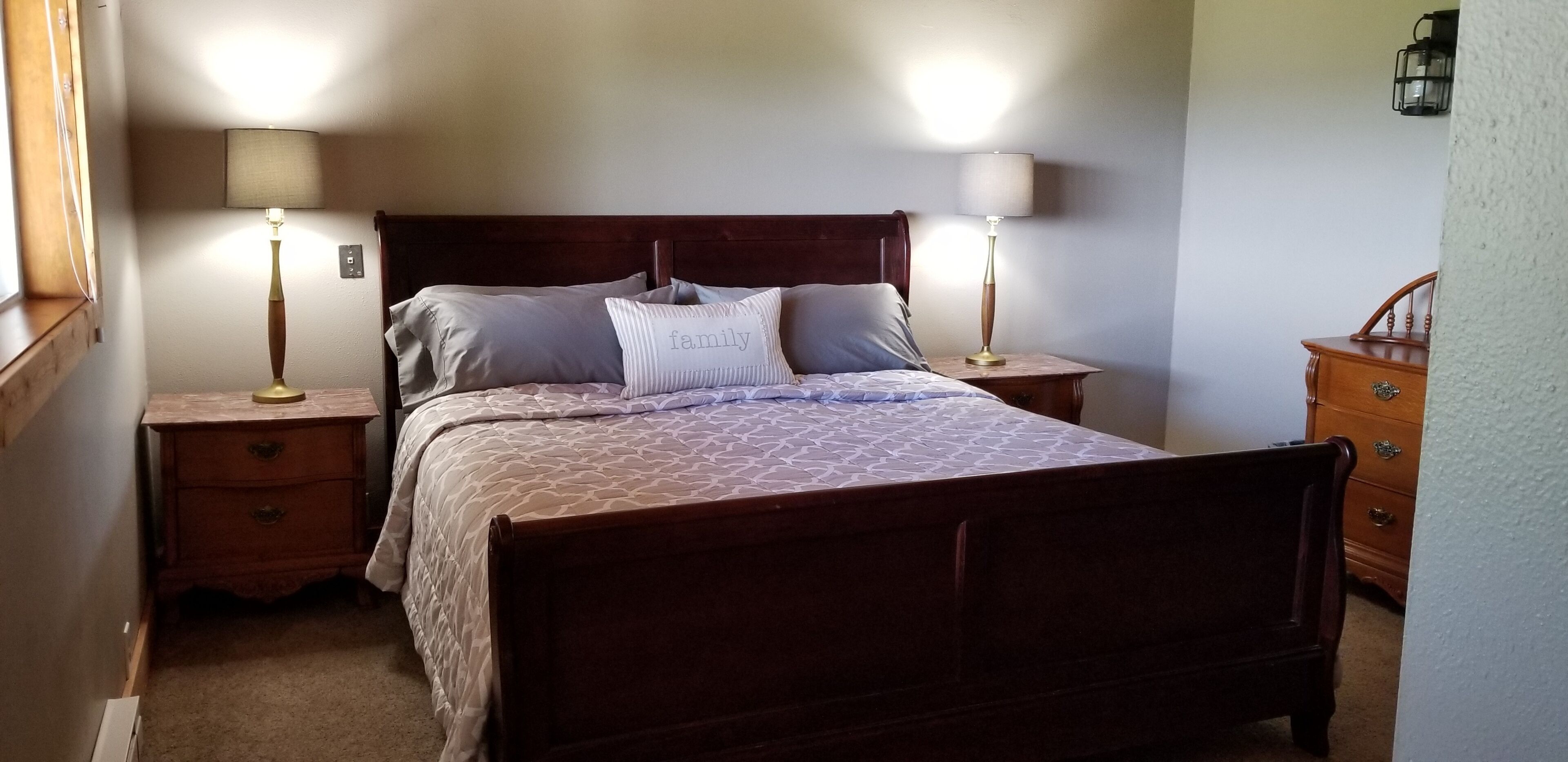 5 slaapkamers, een strijkplank/strijkijzer, reisbedje, wifi