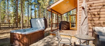 Modern Peak 7 Retreat, Hot Tub, Garage, Pet Friendly, Minutes to Ski + Main St