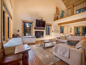 Smart TV, fireplace, stereo