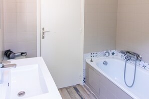 Bathtub, hair dryer, towels