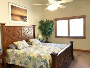 4 Schlafzimmer, Schreibtisch, Bügeleisen/Bügelbrett, Reisekinderbett
