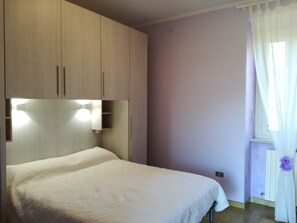 2 bedrooms, iron/ironing board, free WiFi