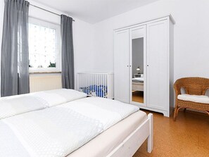 2 Schlafzimmer, Reisekinderbett, WLAN, Bettwäsche