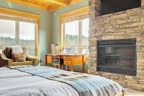 6 bedrooms, desk, iron/ironing board, WiFi