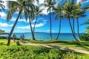 Beach nearby, sun loungers, beach towels