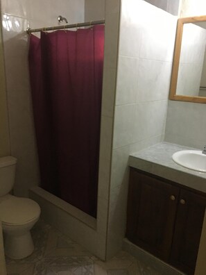 Douche, serviettes fournies