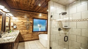 Badekar, hårføner, håndklær og såpe