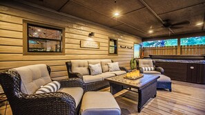 Property grounds - Choctaw Wind: Luxurious, Outdoor Furniture, Shuffleboard, Large Hot Tub🛋️🛁🔥 (Broken Bow)