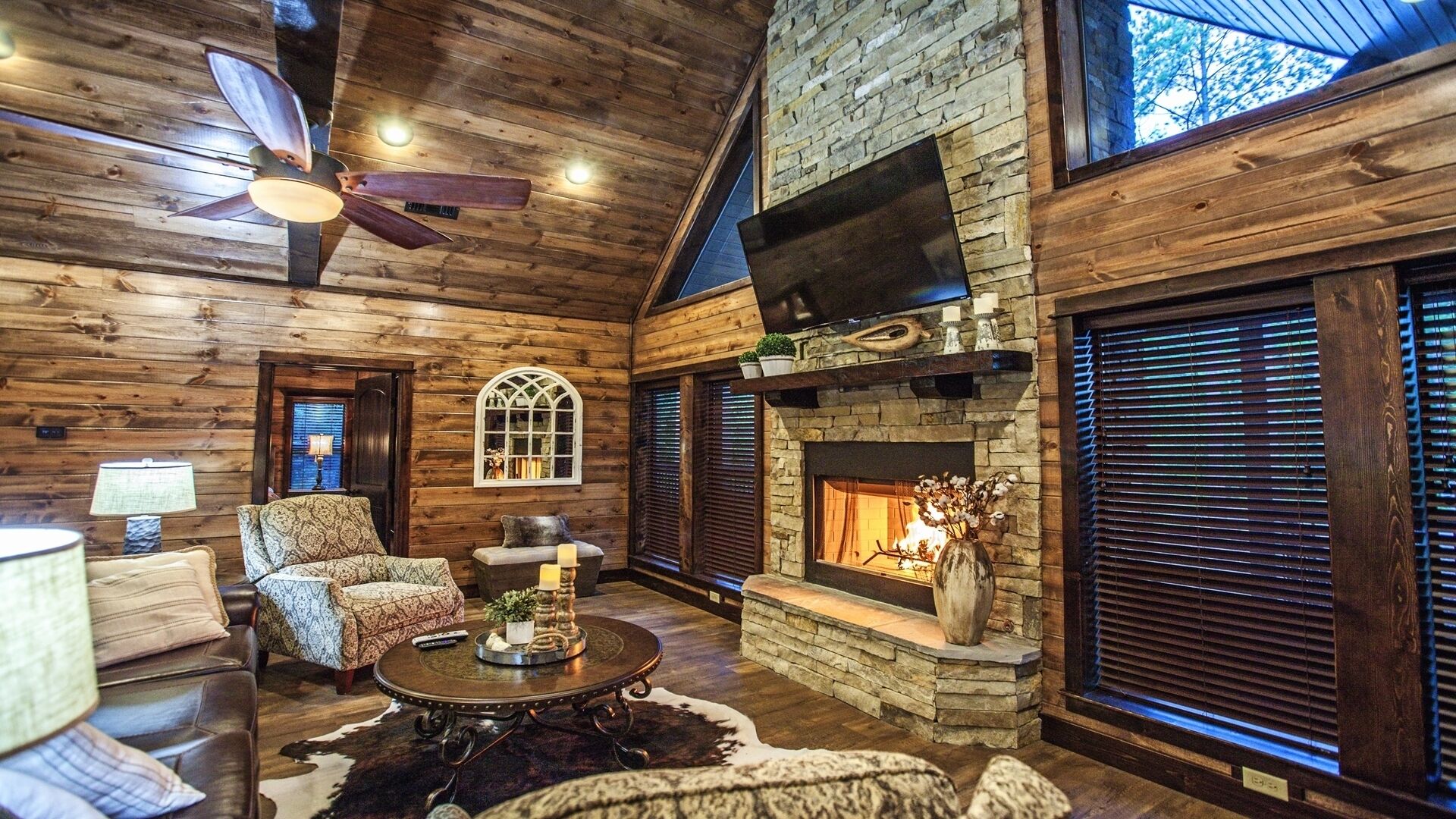 Smart TV, fireplace, DVD player