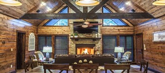 Choctaw Wind: Luxurious, Outdoor Furniture, Shuffleboard, Large Hot Tub🛋️🛁🔥