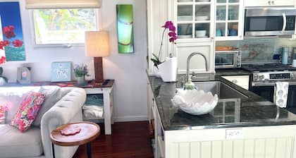 Private Beautiful Clean Beachy-Close to All Retreat