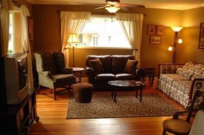 Smart TV, reproductor de DVD, libros y videoteca