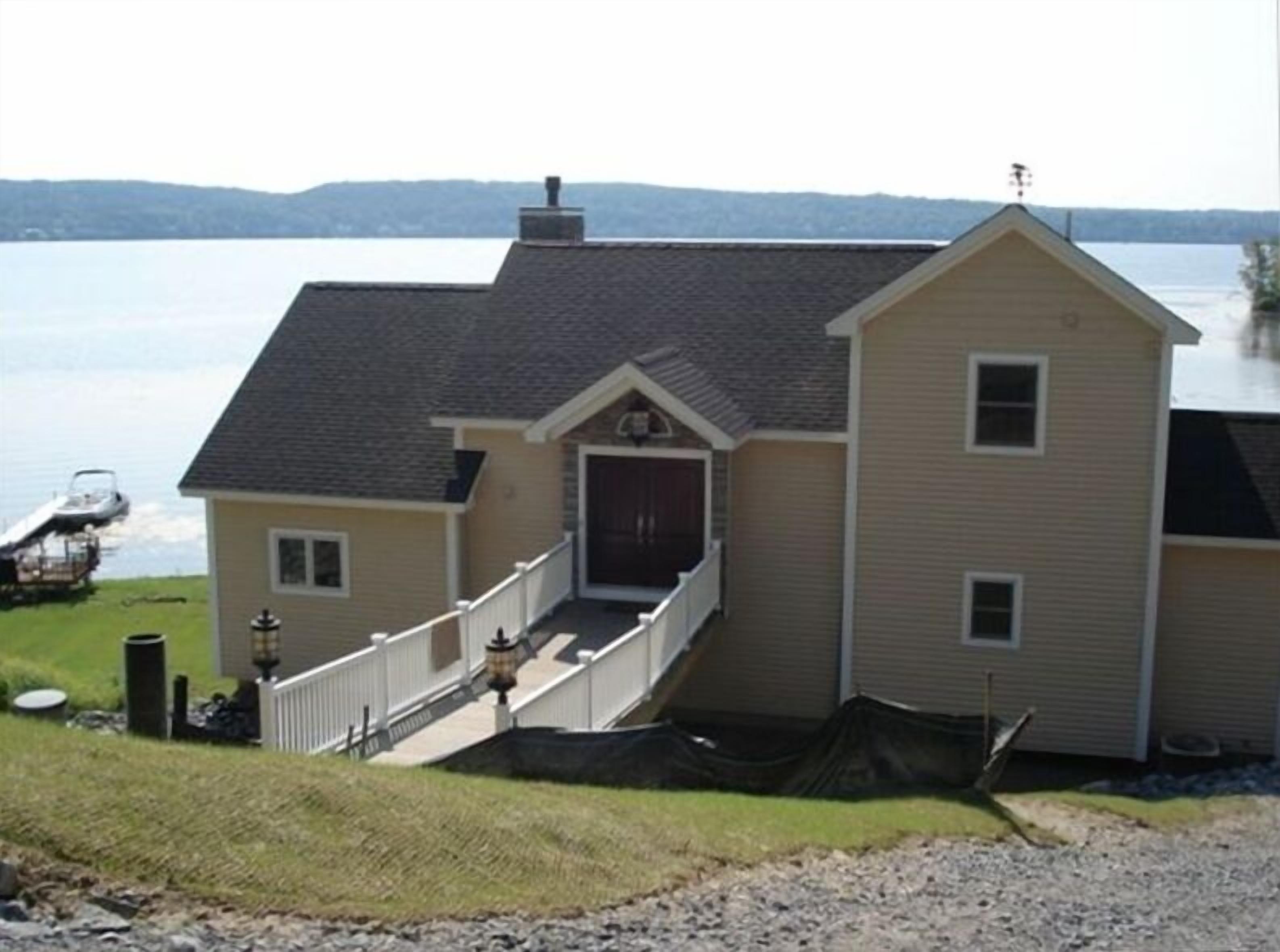 New Private Saratoga Springs 4 Bedroom Lake Property with Dock