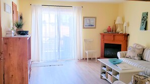 Télévision, cheminée