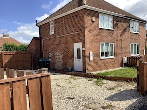 Exterior - Entire Home 10-15min to Durham Uni. & Hosp. (Durham)