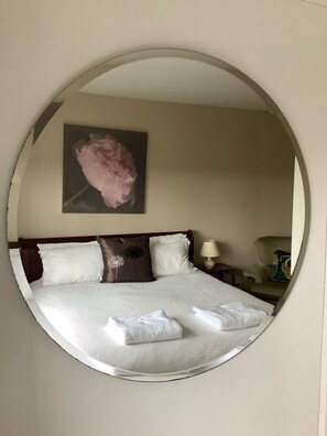 2 bedrooms, iron/ironing board, free WiFi, bed sheets - Entire Home 10-15min to Durham Uni. & Hosp. (Durham)