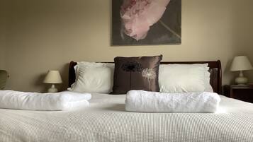 2 bedrooms, iron/ironing board, free WiFi, bed sheets