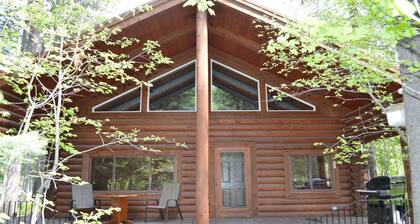 Entire Cozy Log Cabin Near Glacier Park