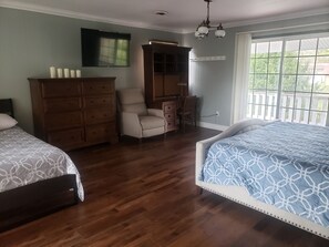 4 bedrooms, iron/ironing board, WiFi, bed sheets