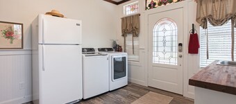 Garden Cottage - Charming Cabin in the Woods