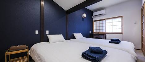 2 dormitorios, tabla de planchar con plancha, Internet