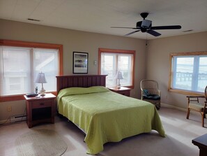 3 bedrooms, WiFi - West Haven - Spacious 3BR, 2 Bath Waterfront home with dock , NO LINENS (Chincoteague)