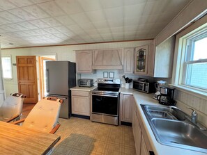 Fridge, microwave, dishwasher, coffee/tea maker - West Haven - Spacious 3BR, 2 Bath Waterfront home with dock , NO LINENS (Chincoteague)