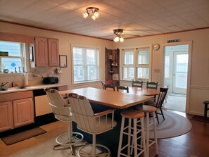 Dining - West Haven - Spacious 3BR, 2 Bath Waterfront home with dock , NO LINENS (Chincoteague)