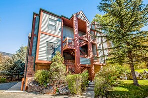 Exterior - Beautiful, waterfront condo w/ an updated interior and a gas fireplace (Basalt)