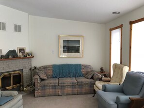 Smart TV, fireplace, DVD player, ping pong