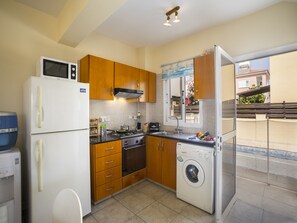 Fridge, microwave, oven, coffee/tea maker