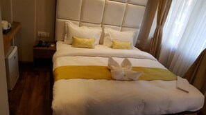 Superior Room, 1 King Bed | Premium bedding, blackout drapes, soundproofing, free WiFi