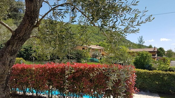 Property grounds - Casa Minerva - family apartment with 2 pools (Torri del Benaco)