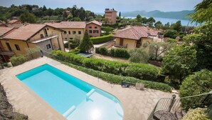 A heated pool - Casa Minerva - family apartment with 2 pools (Torri del Benaco)