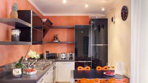 Coffee/tea maker, fridge, oven, stovetop - Casa Minerva - family apartment with 2 pools (Torri del Benaco)