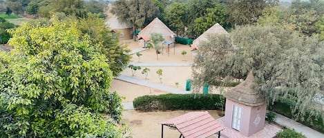 Deluxe cottage, 1 tweepersoonsbed | Woonruimte | Een flatscreentelevisie