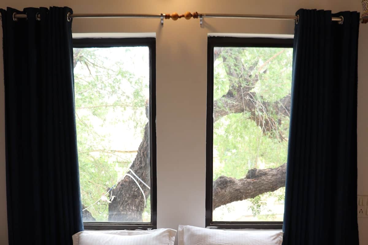 Deluxe Double Room, Courtyard View | 1 bedroom, premium bedding, laptop workspace, soundproofing