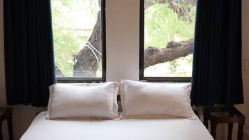 Chambre Double Deluxe, vue cour intérieure | 1 chambre, literie de qualité supérieure