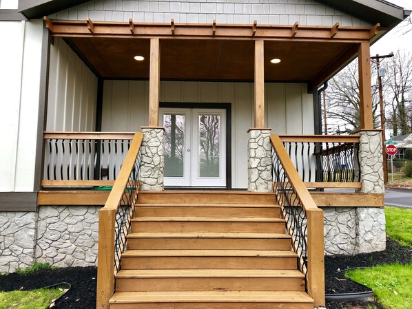 Exterior detail - Liberty Street (Spartanburg)