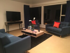 Deluxe House, Multiple Beds, Sea View | Living room