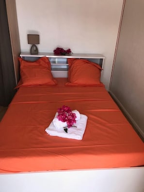 1 chambre, fer et planche à repasser, Wi-Fi gratuit, draps fournis