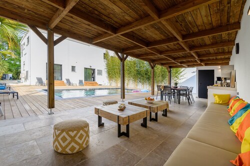 La maison Blanche ⭐⭐⭐⭐ - Piscine privée - Aire de jeux - Pool House - BBQ - Clim