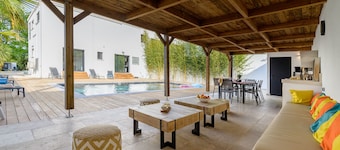 Moderne villa med pool 4 stjerner