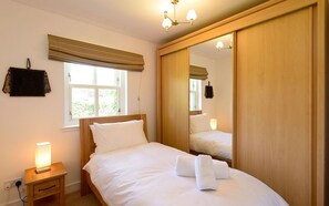 4 quartos, ferros/tábuas de passar roupa, Wi-Fi, roupa de cama