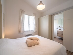 3 bedrooms, iron/ironing board, WiFi